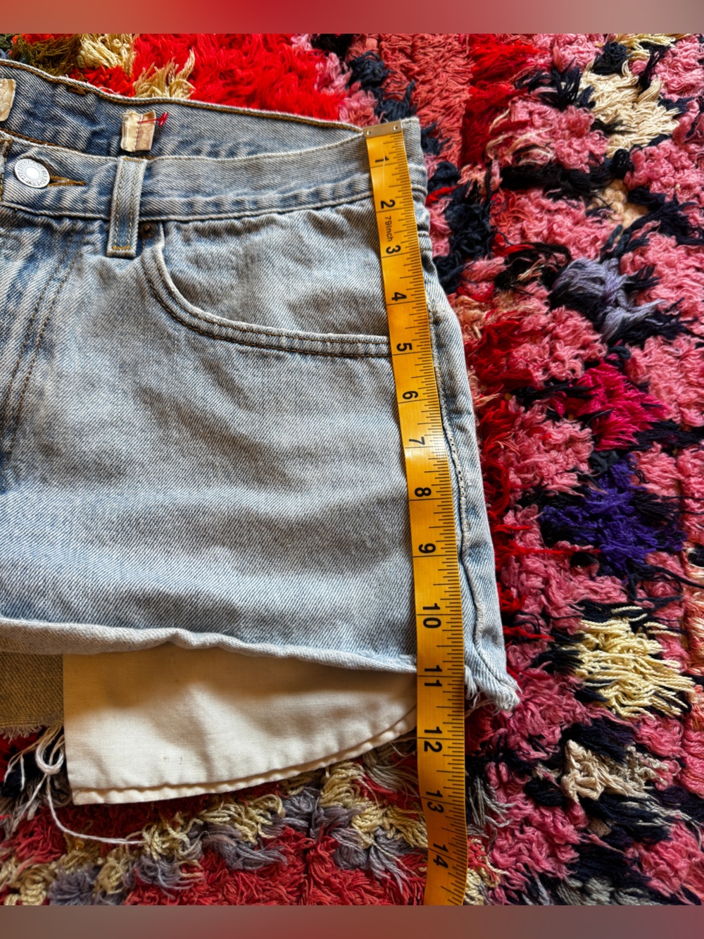 Y2K Vintage Levi’s 100% Cotton Light Wash Cut Off Jeans Sz M - Picture 6 of 9